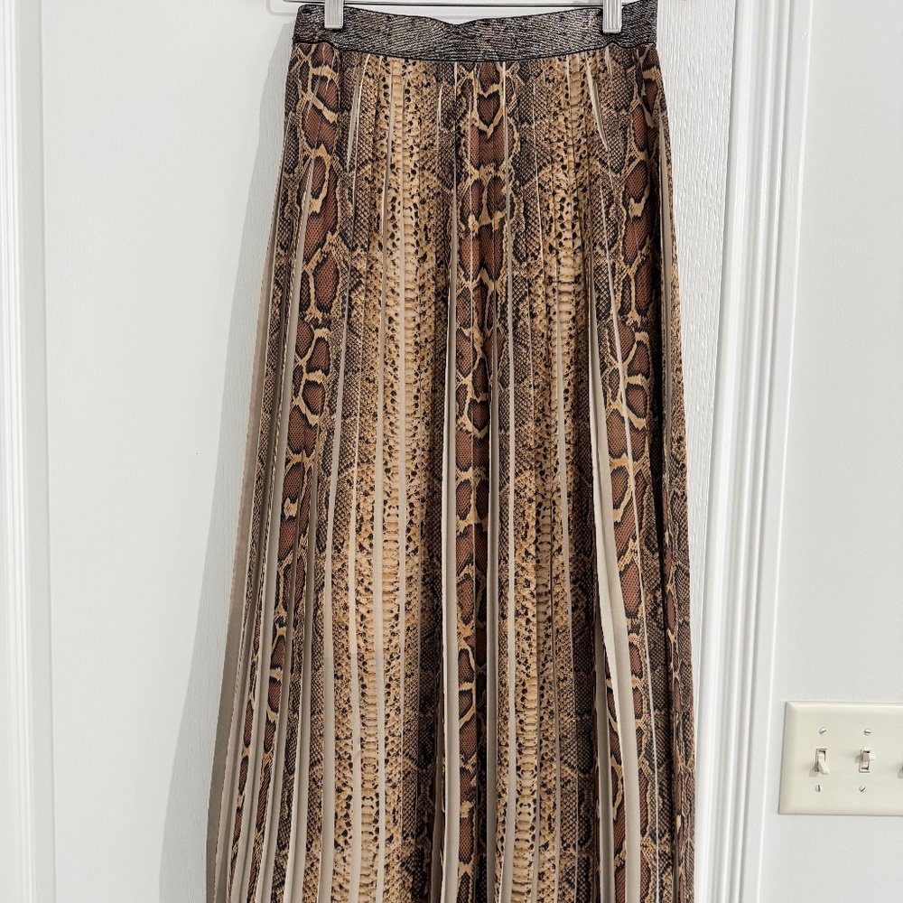 Pleated skirt